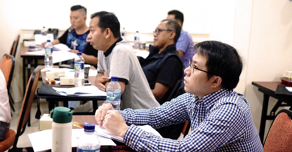 MEMASARKAN PRODUK MELALUI PLATFORM DIGITAL MARKETPLACE
